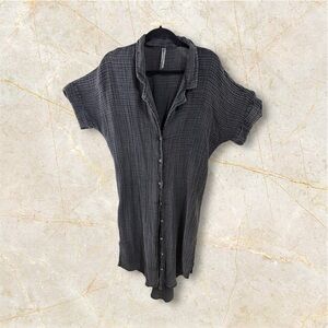 Anthropologie duster cover/up button-up fun detail in the back perfect condition